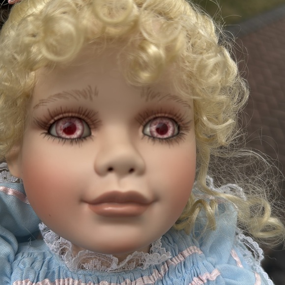 Hamilton Collection doll - Picture 5 of 5